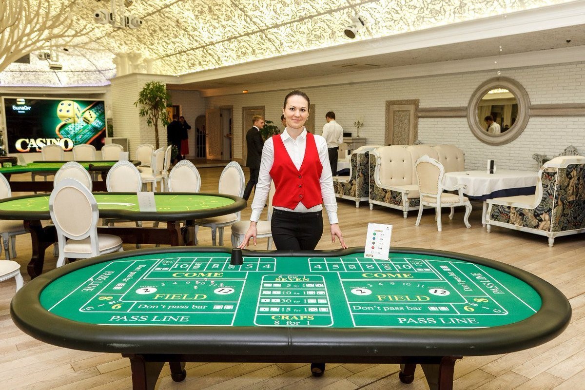 Аренда покерного стола для развлекательной программы: особенности и преимущества услуги